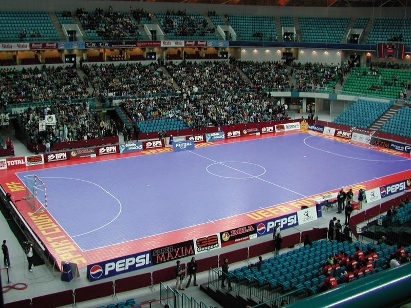 san-thi-dau-bong-da-futsal